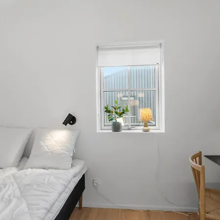 3 Bedroom Lovely In * לוקן